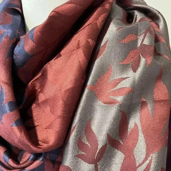 Leaf Pattern Scarf - Picture 5 of 6